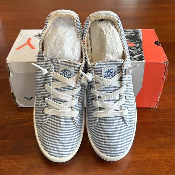 ROXY Bayshore Slip-on Sneaker (blue/white stripe) - Brand new in box - Size 7.5 - Picture 2 of 8
